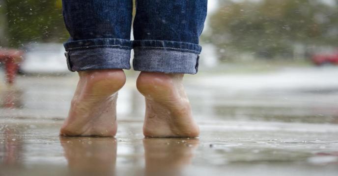 barefoot-g4987223e2_1920_0.jpg