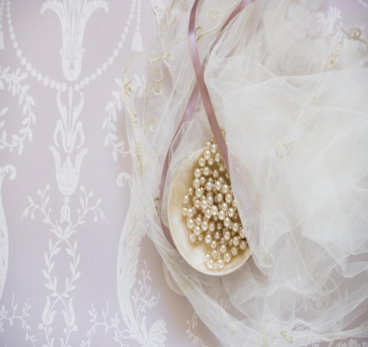 bridal-1867900_1920_0.jpg