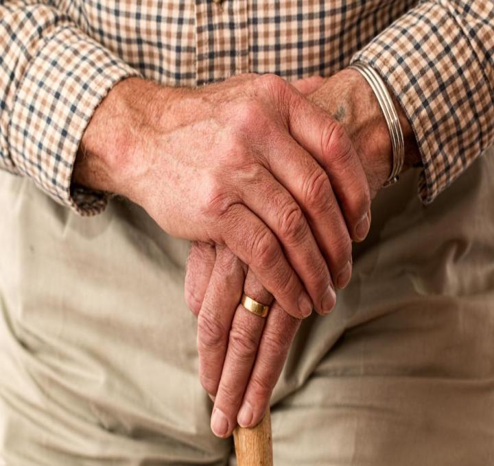 elderly-981400_1920_0.jpg