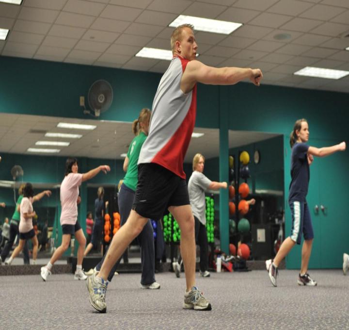 fitness-room-1180062_1920_0.jpg
