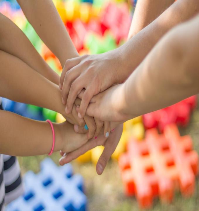 hands-2847508_1920_0.jpg