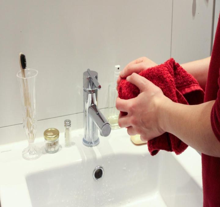 hands-dry-g8394334ba_1920_0.jpg