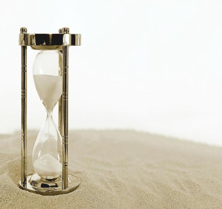 hourglass-2910948_1920_0.jpg