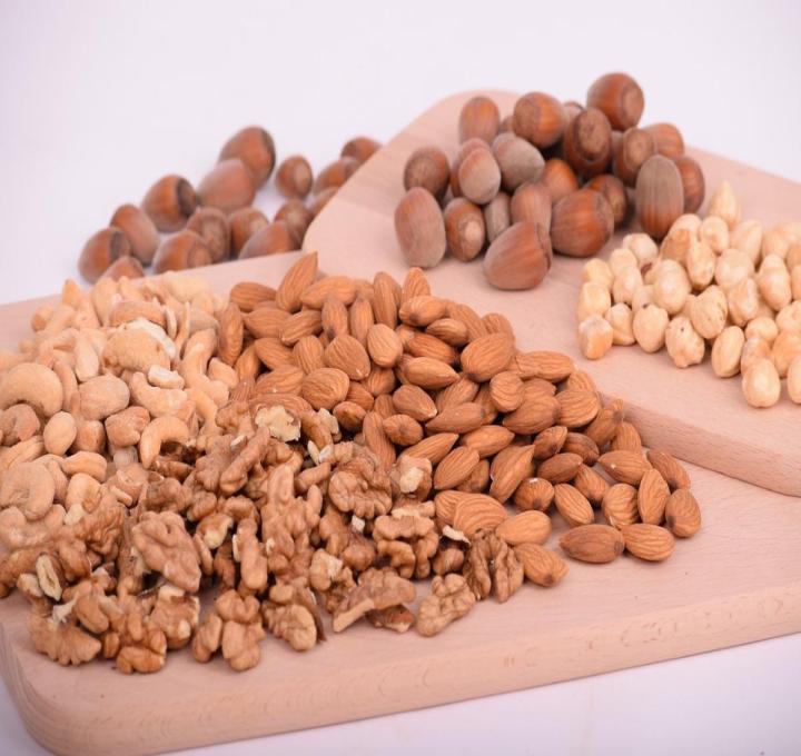 nuts-3248743_1280_0.jpg