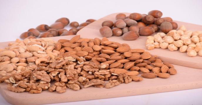 nuts-g4e79d5edf_1920_0.jpg