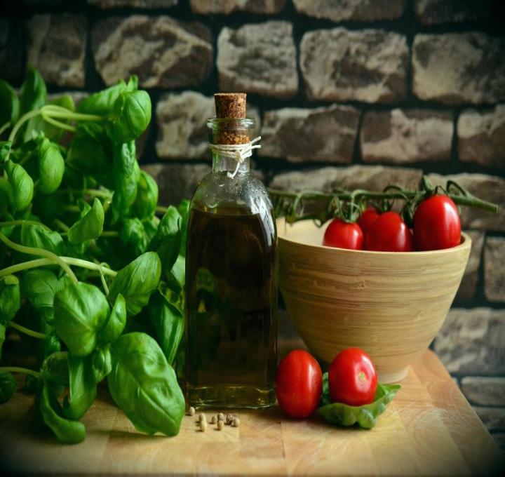 olive-oil-gca92c6b72_1920_0.jpg