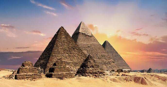 pyramids-gcd3adadbd_1920_0.jpg