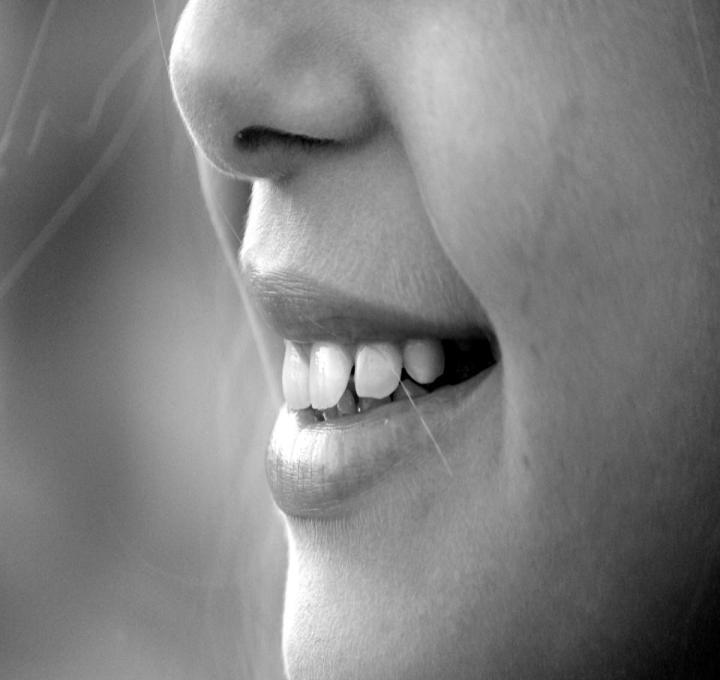 smile-g0d67eaa68_1920_0.jpg