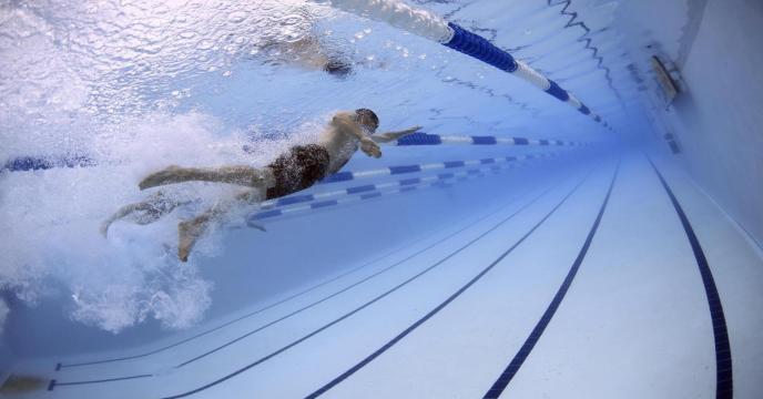 swimmers-gfffa6a18d_1920_0.jpg