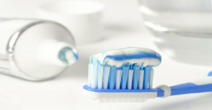 toothpaste-g3f945432b_1920_0.jpg