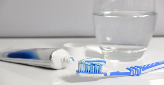 toothpaste-ge71f27e6e_1920_0.jpg