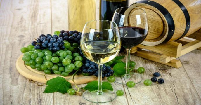 wines-g615ee8086_1920_0.jpg
